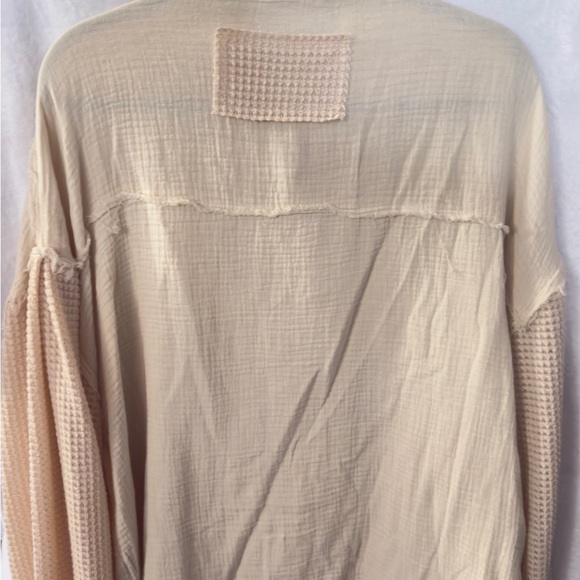 POL x Freckled Poppy Textured Henley Pullover - Picture 5 of 11